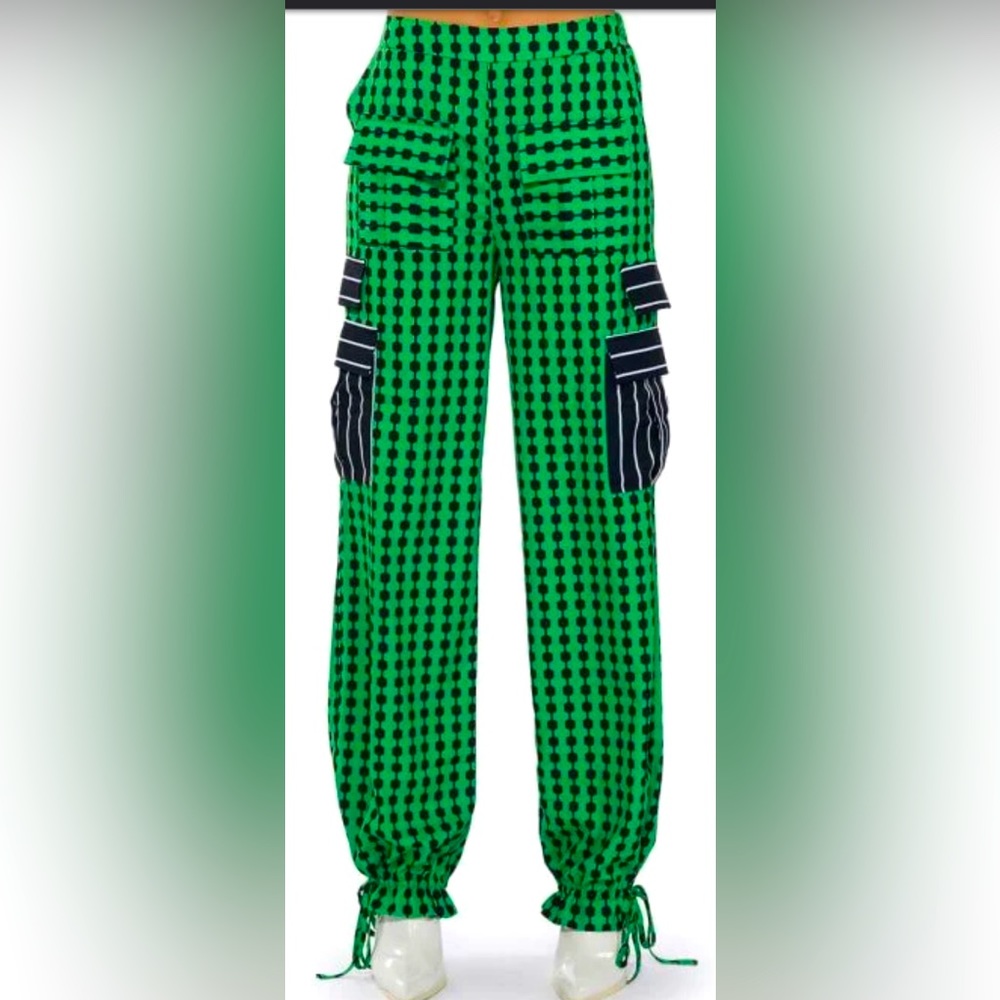 Black & green contrast pants